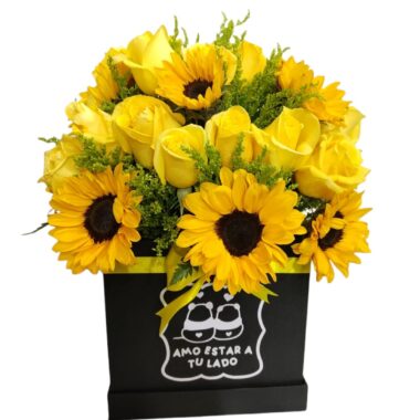 GIR004 - Caja de lujo con rosas y girasoles